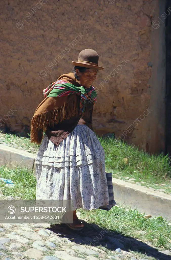 go Bolivia, Tarambuco, woman, senior, no models Bolivian, natives, South American, South America, release, people, swarthily, headgear, hat, clothing,...