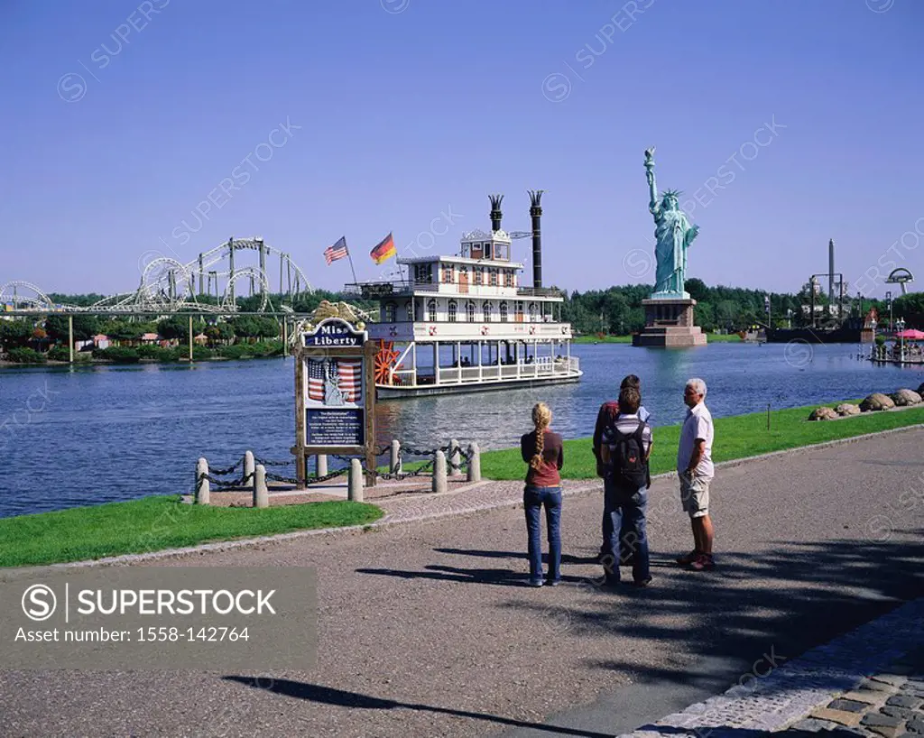 Germany, Lower Saxony, Soltau, heath-park, paddle-wheel-steamers, tourists, back view, Northern Germany, leisure time-park, family-park, leisure time,...