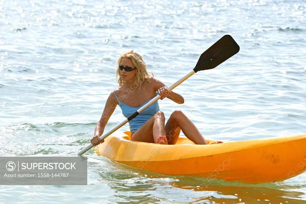 Paddle woman, sea_kayak,