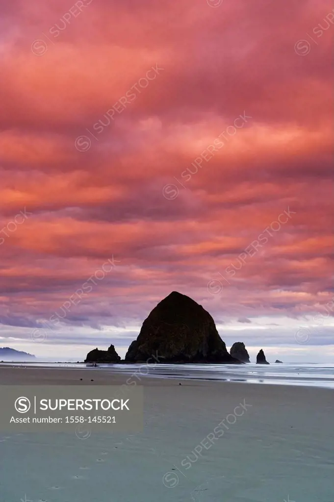 usa, Oregon, Cannon beach, Haystack skirt, rocks