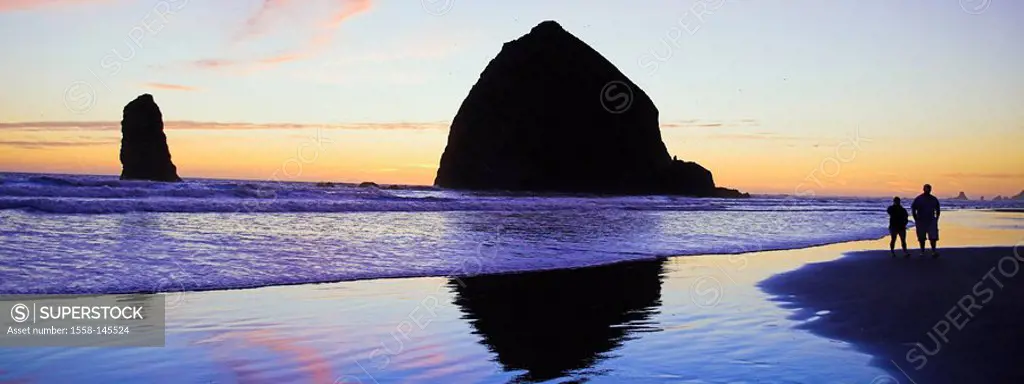 usa, Oregon, Cannon beach, Haystack skirt, rocks, reflection