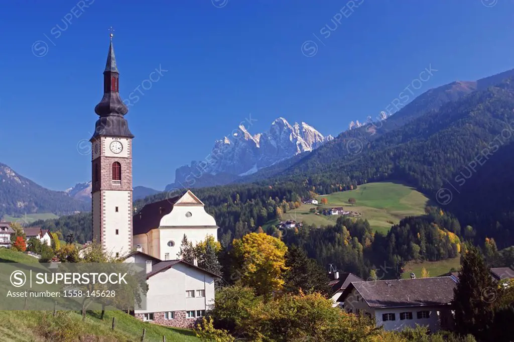Italy, South_Tyrol, Villnösstal, St. Peter chapel Geislerspitzen, autumn