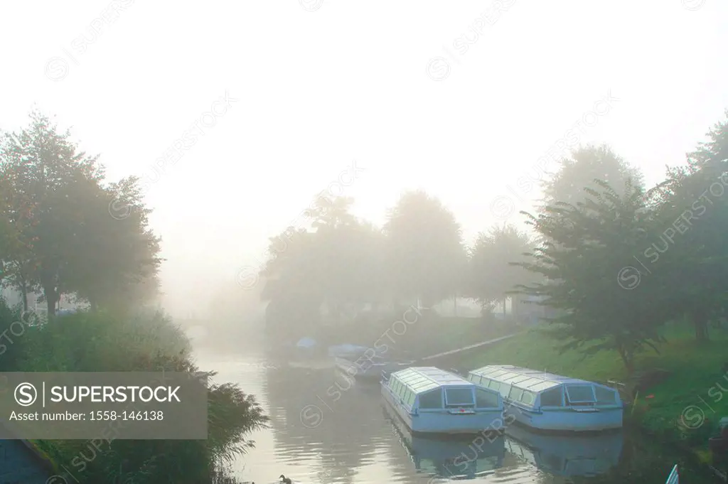 Germany, Schleswig_Holstein, Friedrichstadt, canal, boats, fog, Northern Germany, North Sea