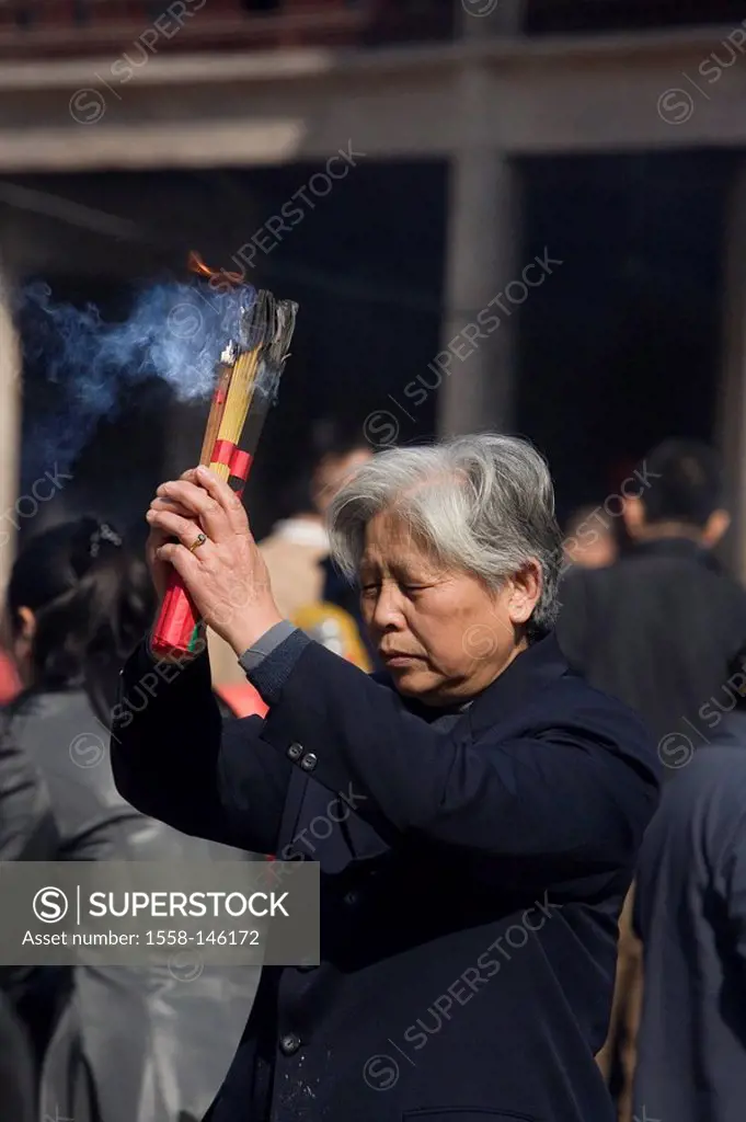 China, Shanghai, temples, woman, smoke_skewer, prayer, Asia, East_Asia, Old Town, Stadtgott_temple, people, believers, Chinese, smoke_work, prayer, ho...