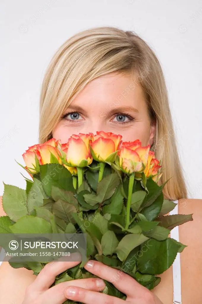 woman, young, rose_bouquet, holding, portrait, series, people, 30_40 years, blond, long_haired, cheerfully, happily, naturally, flower_bouquets, roses...