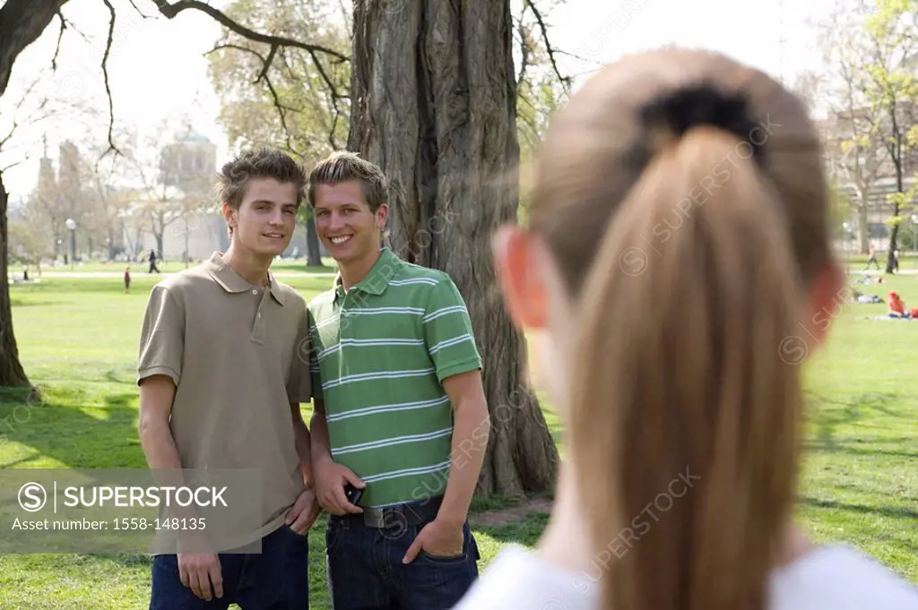 Park, men, woman, young, conversation, series, people, teenagers, students, students, acquaintance, flirt, conversation, eye contact, cheerfully, oppo...
