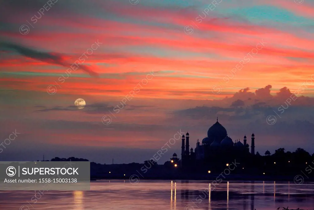 Silhouette of Taj Mahal in Agra, Uttar Pradesh, India, Asia