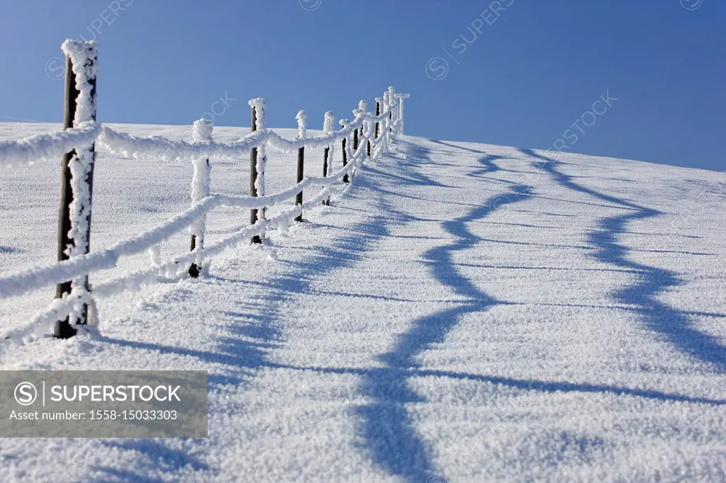 Germany, Bavaria, Upper Bavaria, Pfaffenwinkel region, winter scenery, fence,