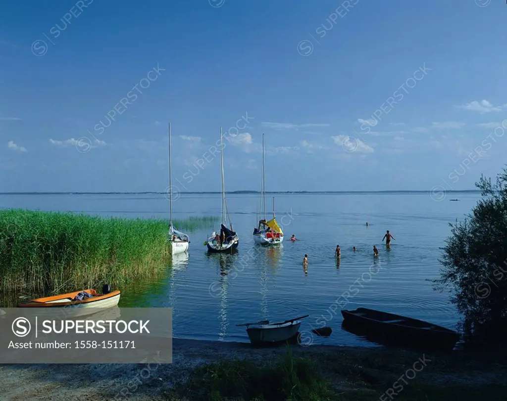 Poland, Masuria, Spirding_lake, boats, swimmers, , lake,shore, Spirding_lake, sailboats, anchors, aims, people, tourists, cooling, refreshment, beach ...