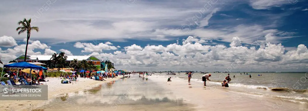 The USA, Florida, fort Meyers, people on the beach, clouds