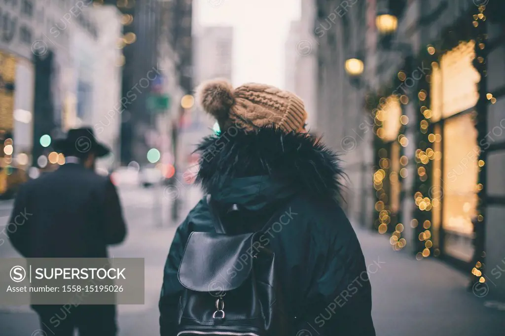 woman walking in manhattan streets on the 5th avenue