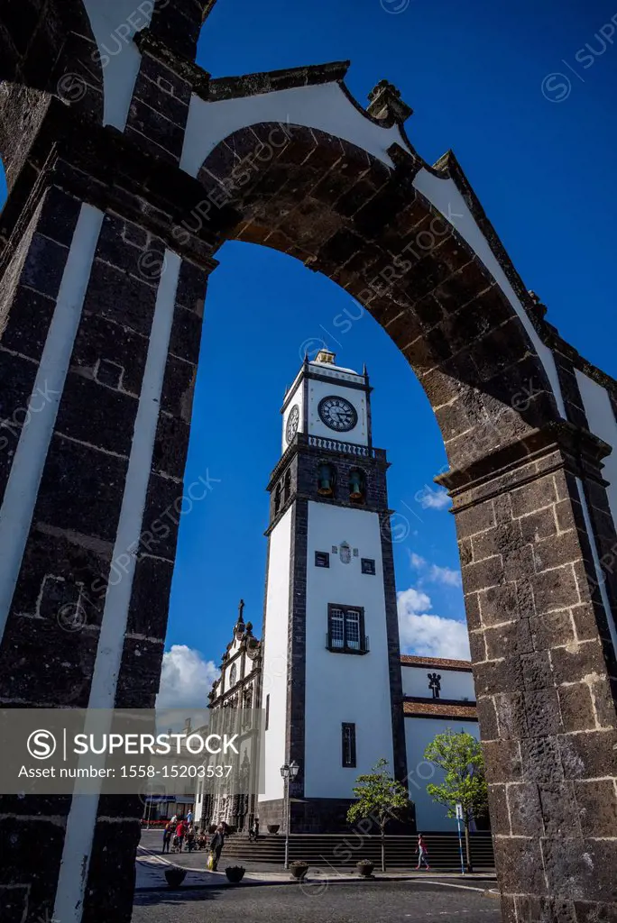 Portugal, Azores, Sao Miguel Island, Ponta Delgada, Igreja Matriz de Sao Sebastiao church and the Portas da Cidade gate