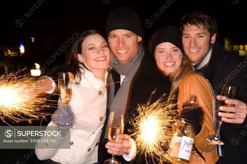 New Year´s Eve, couple, cheerfully, champagne glasses, chink glasses, sparkler, group picture,