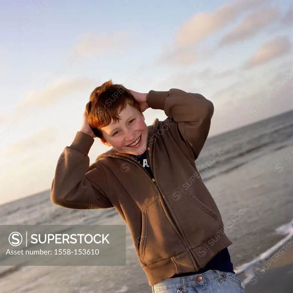 boy, 12 years, redhaired, beach, happy, gesture, half portrait