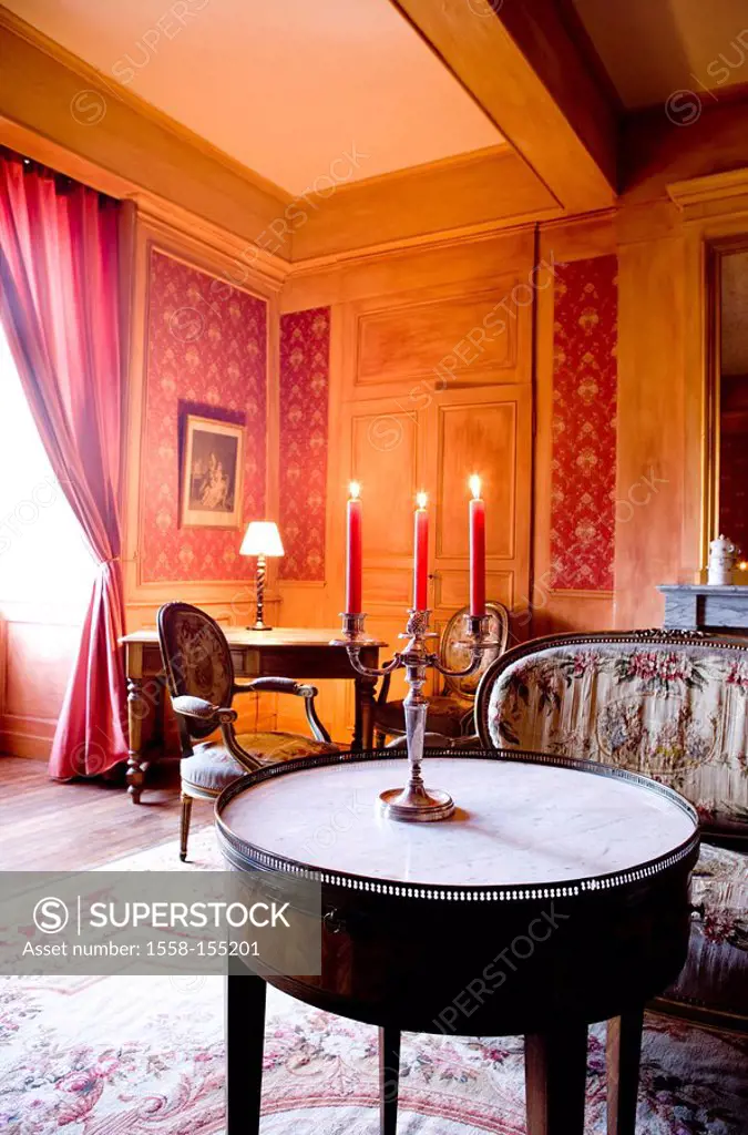 Chateau de Pramenoux, red saloon, candle light,