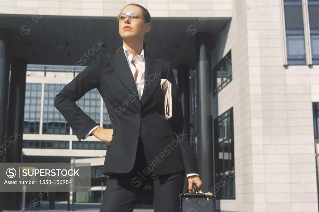 Businesswoman, challenging, half portrait