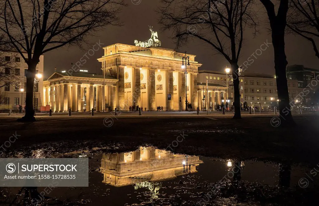Berlin, Brandenburg Gate at night, reflection