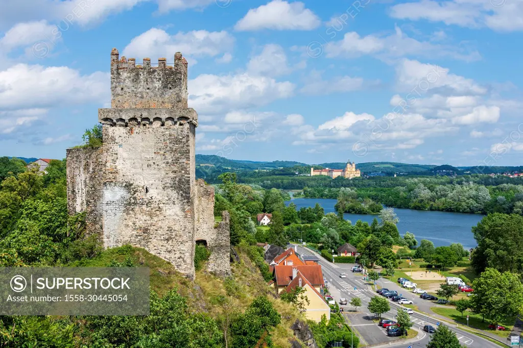 Leiben, Weitenegg Castle ruin, oxbow lake Weitenegg of river Danube, Melk Abbey in Donau, Lower Austria, Austria