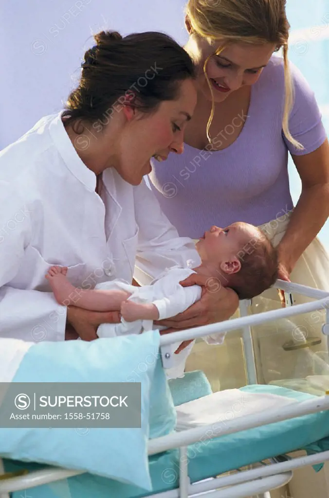 Hospital, child´s bed, doctor, mother, baby, shows, children station, babies ward, newborn infant, child, nurse, infant sister, pediatrician