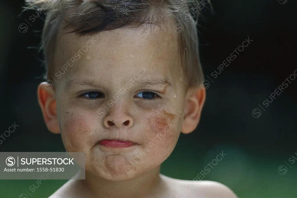 Boy, face, dirty, portrait, child, childhood, light-heartedness, expression, facial expression, well, thinks, something contrives, smears, wet, water ...