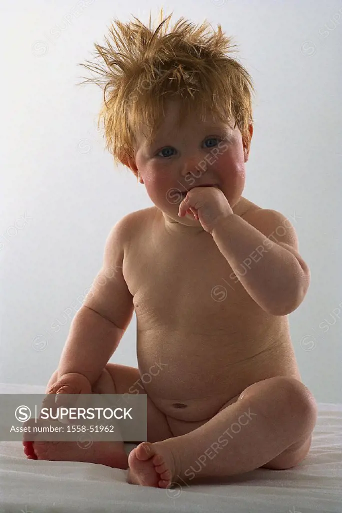 sit, baby, bare, gesture, child, cheerfully, childhood, whole bodies, hand, mouth, wakened, munt, smart, hair, posture, positions, seat attitude, upri...