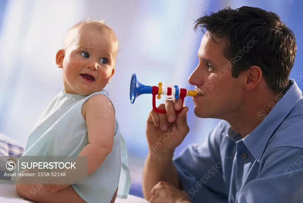 Baby, cheerfully, sit, father, toy trumpet, profile, indoors, at home, man, young, child, toddler, wakened, vigorously, aufmersam, plays, game, patern...