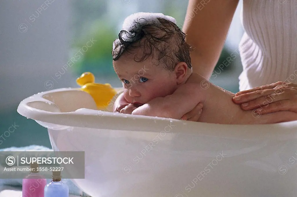 Baby tub, mother, detail, hands, baby, swims, indoors, at home, child, toddler, bath, tub, baby bath, baby care, care, hygiene, personal hygiene
