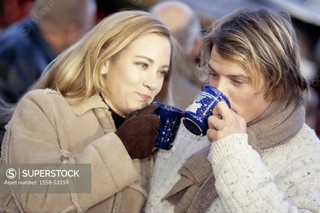 couple, young, mulled wine, drinks, portrait, , outside, winters, Christmas market, Christmas time, Christmas-like, beverage, alcoholic, hotly, togeth...