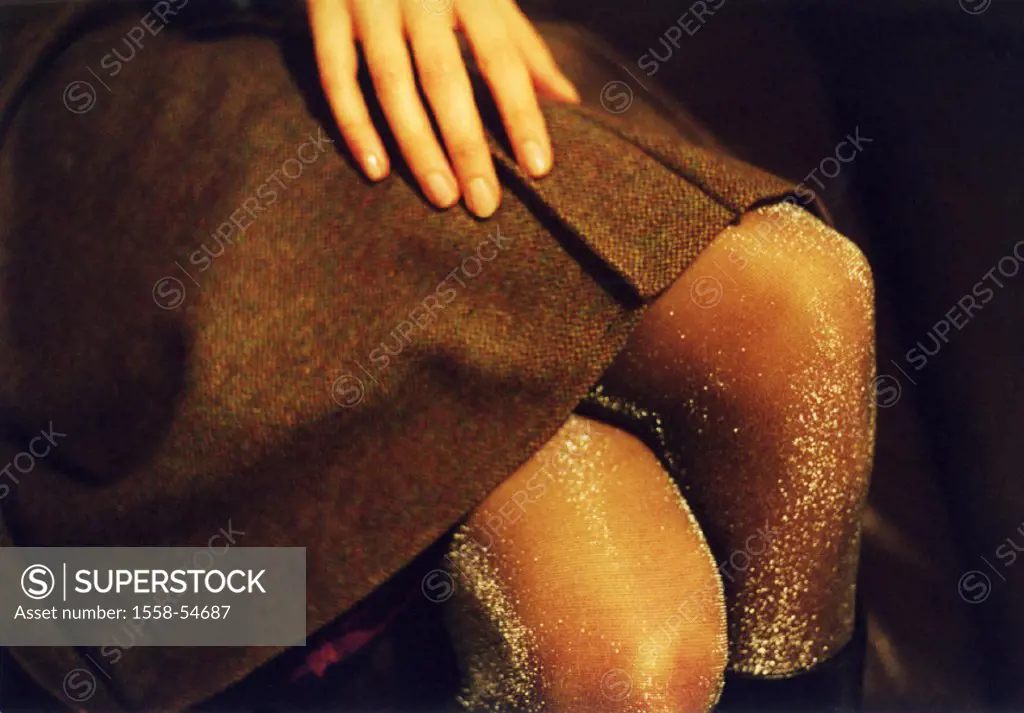 Woman, skirt, detail, knees,