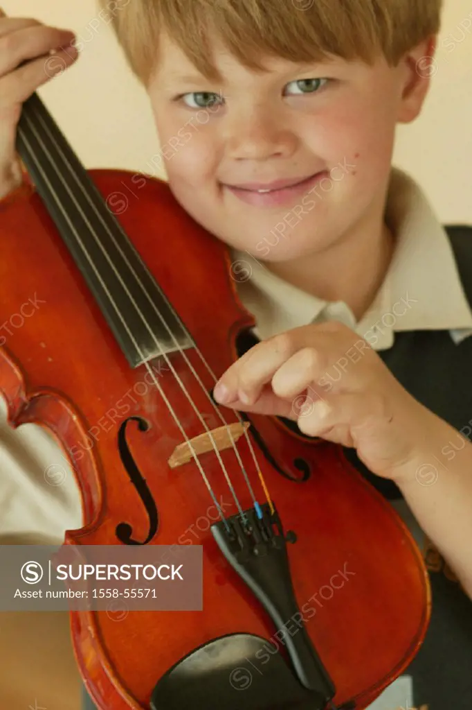 Child, violin, plays