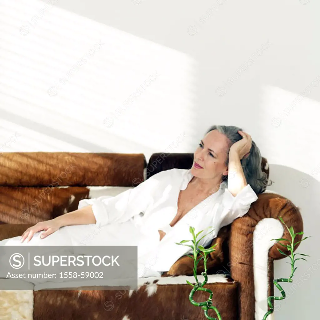 Living rooms, sofa, senior, dreams away,  Head, lucky bamboo, rests detail  Woman, 50-60 years, well Age, long-haired, grey-haired, leisurewear, lies,...