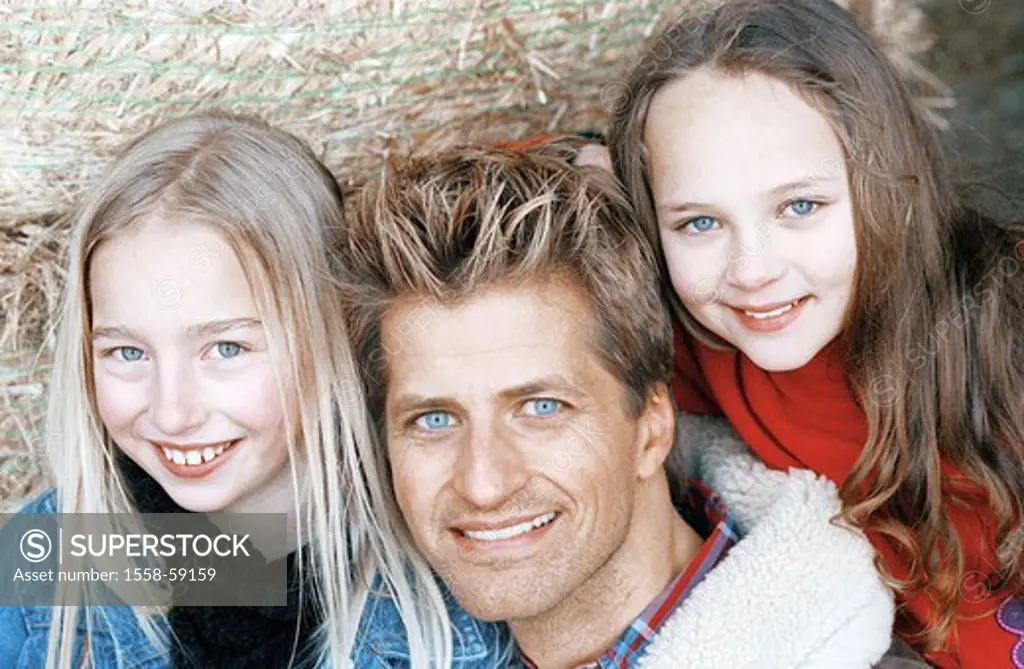 Man, children, smiles, gaze camera,  Portrait  Father, blond, 33 years, daughters, girls, 8 - 12 years, eye color blue, naive, of course, stall, farm,...