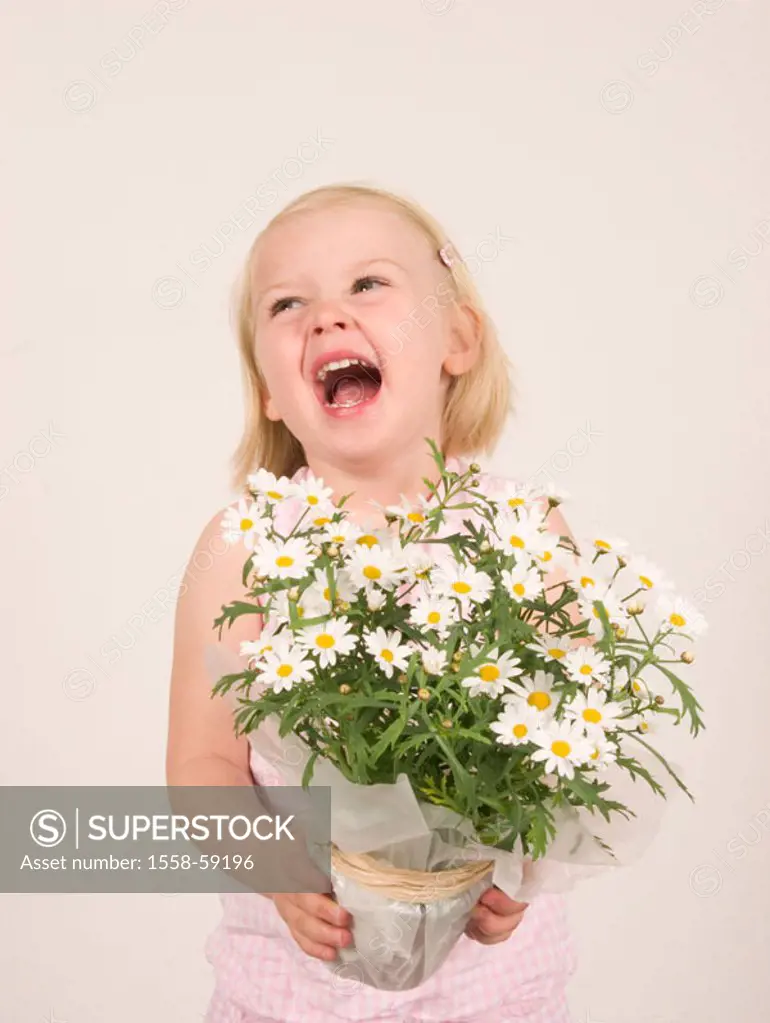 Girls, blond, flowerpot, laugh,  Daisy stick, portrait,  Child portrait, child, toddler, 3 years, happiness, dearly, gives, gives, joy, flowers, daisi...