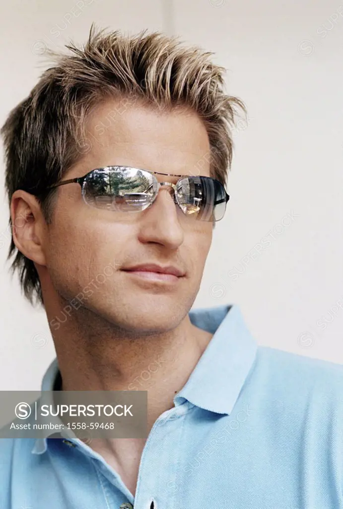 Man, young, sun glass, portrait,   20-30 years, Polo-Shirt light-blue, gaze side, seriously, naturalness balance contentment, confidently, self-confid...