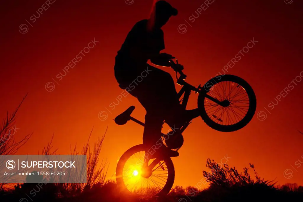 Silhouette, BMX-driver, back wheel,  drives, on the side, sunset, Back light cycling, trend sport, Funsport, man, young, teenager, 20-30 years, BMX-Fa...