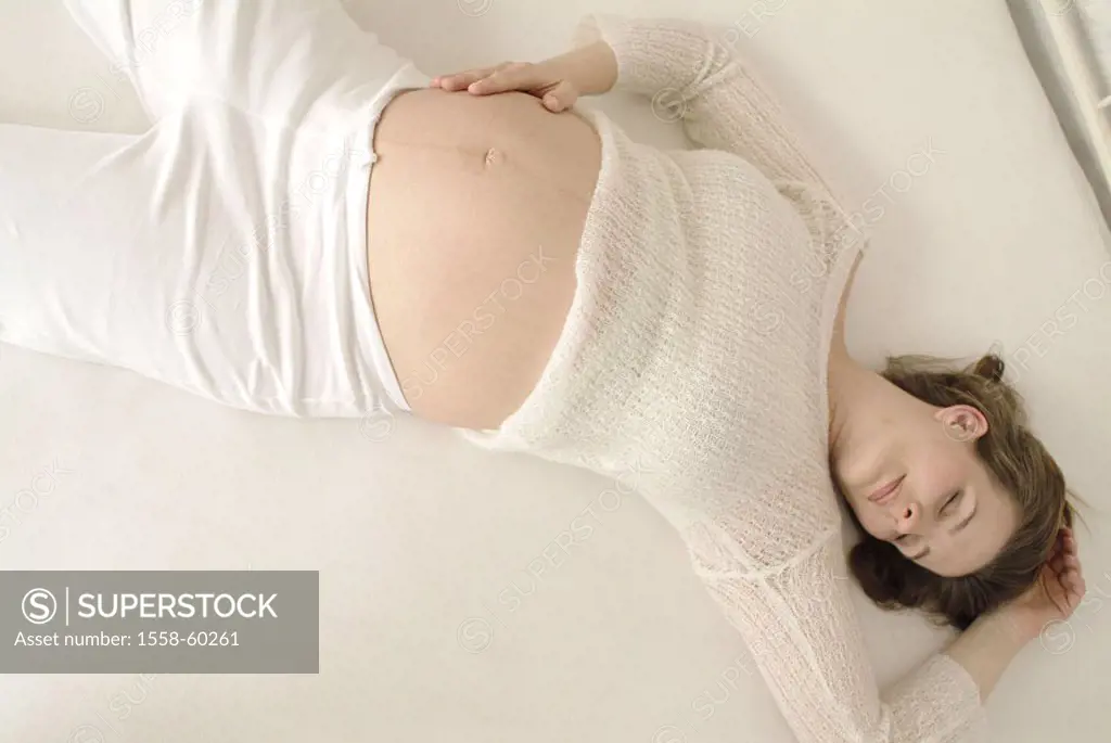 Bed, pregnant, showing one´s bellybutton,  Relaxation  Series, woman, young, 20-30 years, 30-40 years, pregnancy, pregnant, far advanced in pregnancy,...