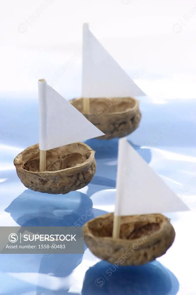 Nutshells, boats, ´water´    Toy, handicrafts, sailboats, walnut shells, Nussboote, Nussschalen-Boote, miniature boats, three, miniatures, small, minu...