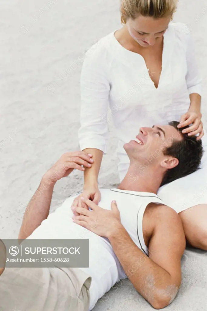 Sandy beach, couple, leisurewear, Relaxation, falls in love, touch, Gaze contact 30-40 years, partnership, relationship, friends,  Love, recuperation,...