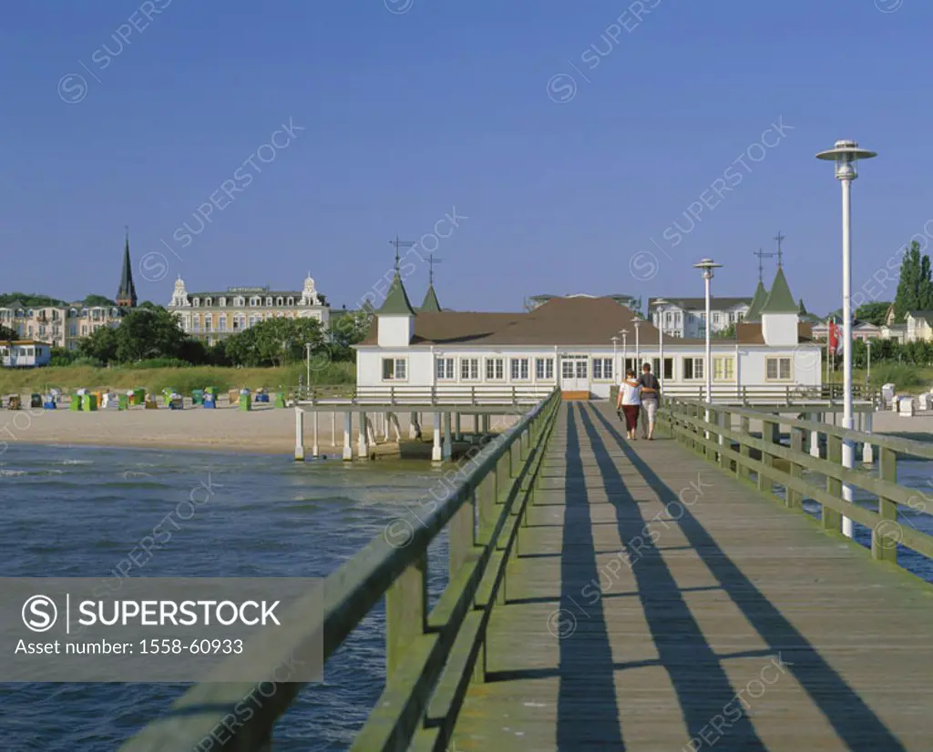 Germany, Mecklenburg-Western Pomerania,  Island Usedom, Ahlbeck, Seebrücke,  Detail, couple, view from behind Europe, Central Europe, Ostvorpommern, p...