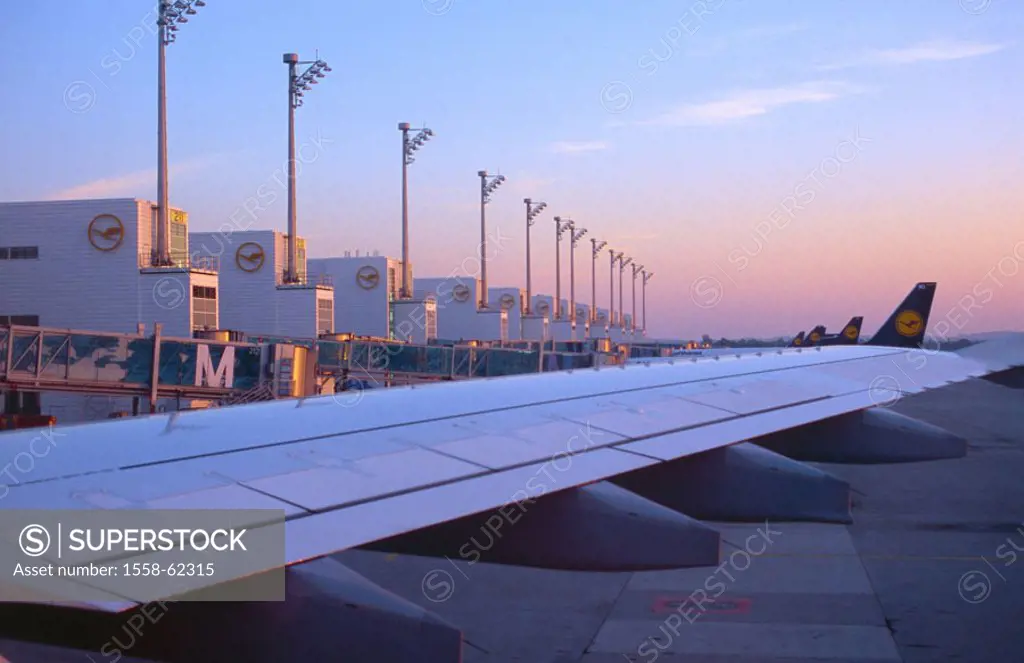 Germany, Munich, airport, Airplane, surface, gaze terminals, Evening mood, no property release, Europe, airport terrains, airplanes, ´Lufthansa´, Mean...