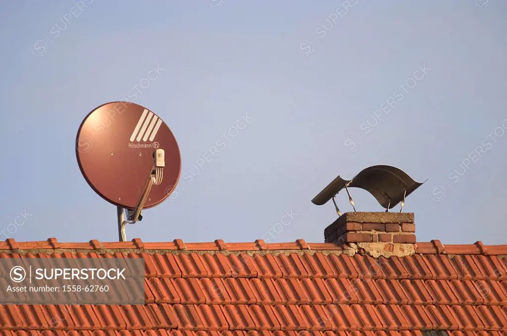House roof, chimney, Satellitenschüssel    House, residence, brick roof, roof, parabolic mirrors,  Satellite antenna, symbol, concept, data transfer, ...