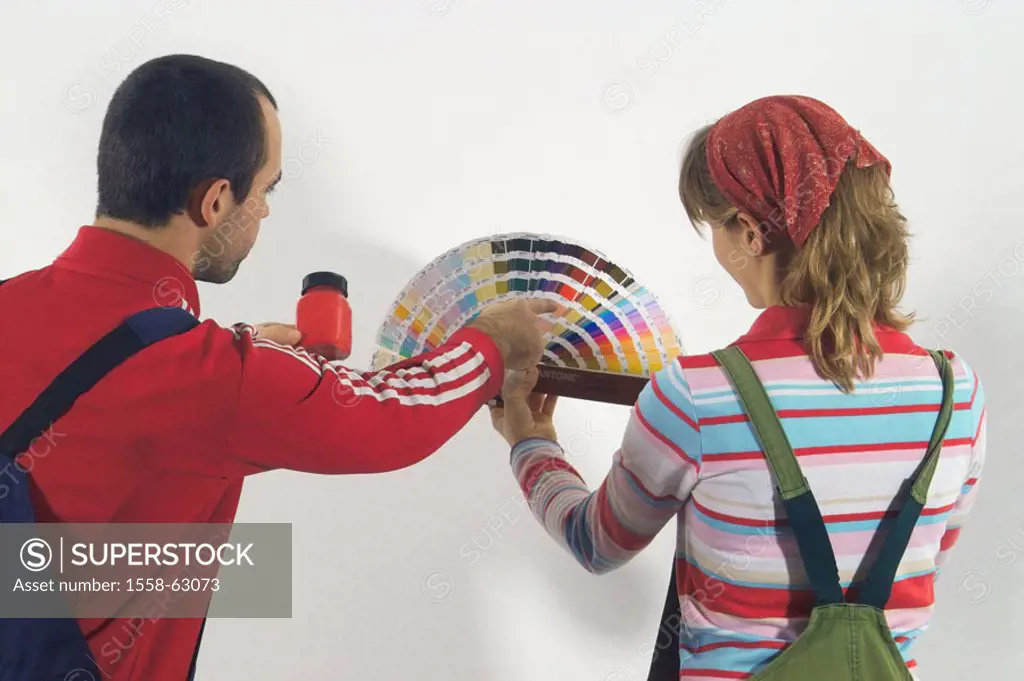 Do-it-yourself, couple, wall color,  chooses, color subjects, view from behind  Do-it-yourselfer, do-it-yourselfers, do-it-yourselfer couple, 20-30 ye...