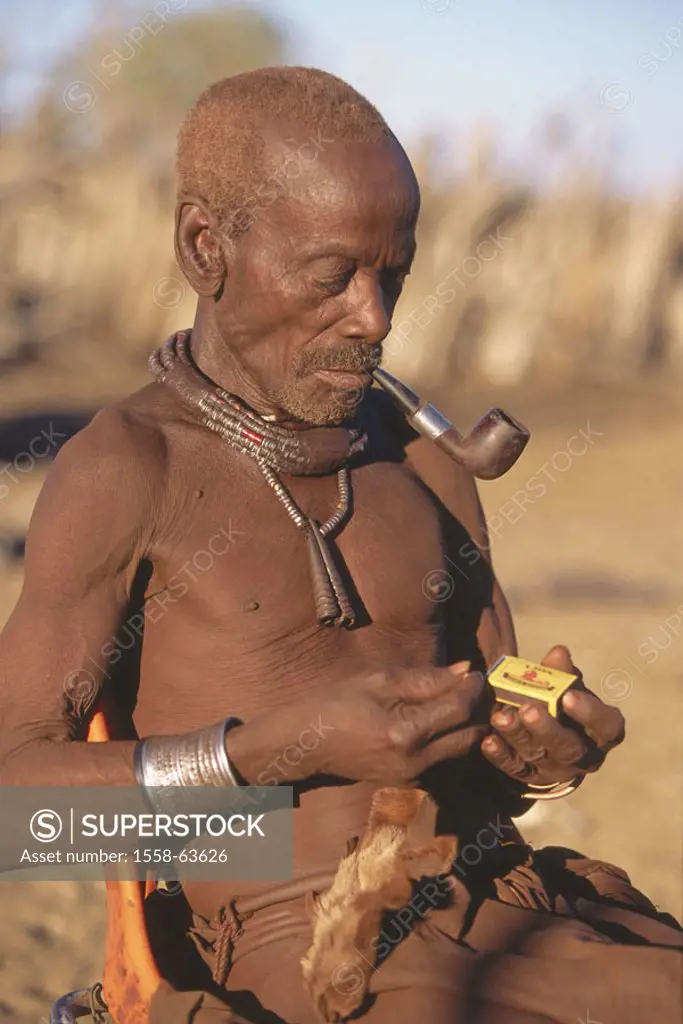 Namibia, Ovitjanke Okonko, Himba-Häuptling ´Tjokume Mbahono´ Pipe, detail, smokes Africa, North Namibia, Kaokoland, Himba, Himba-Stamm, half nomads, n...