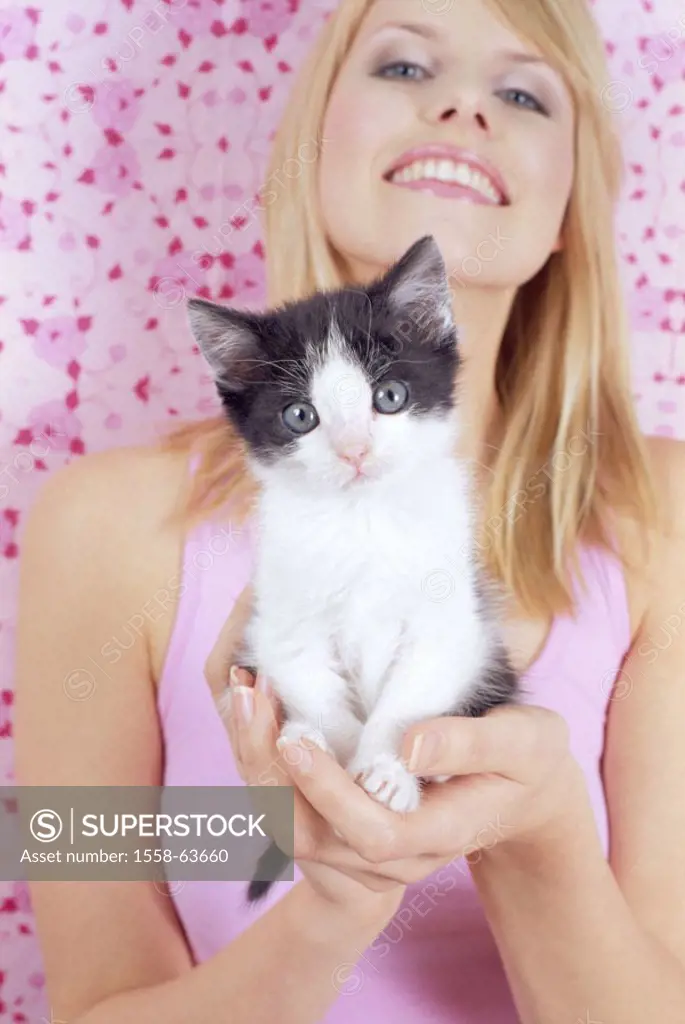 Woman, young, kittens, laughs holds,  Portrait  Series, women portrait, 21 years, 20-30 years, blond, long-haired, made up, discreetly, naturalness, b...