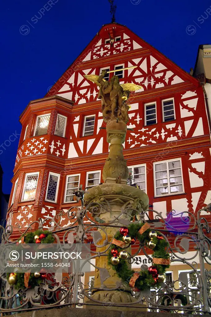 Germany, Rhineland-Palatinate,  Mosalee valley, Bernkastel-Kues, market place,  Michael wells, evening,  City, historically, buildings timbered house ...