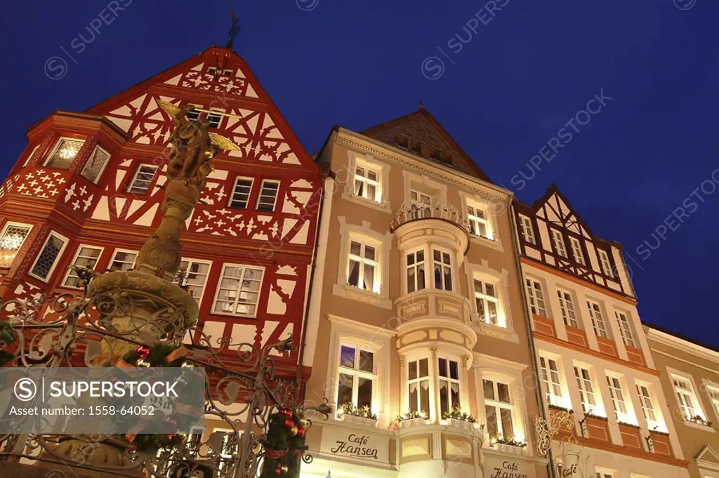 Germany, Rhineland-Palatinate,  Mosalee valley, Bernkastel-Kues, market place,  Michael wells, evening,  City, historically, buildings timbered houses...