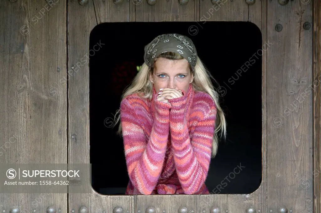 Wood door, window excerpt, woman, young,  blond, kerchief, wool sweaters,  seriously, thoughtfully, freezes  24 years, 20-30 years, , thoughts, withdr...