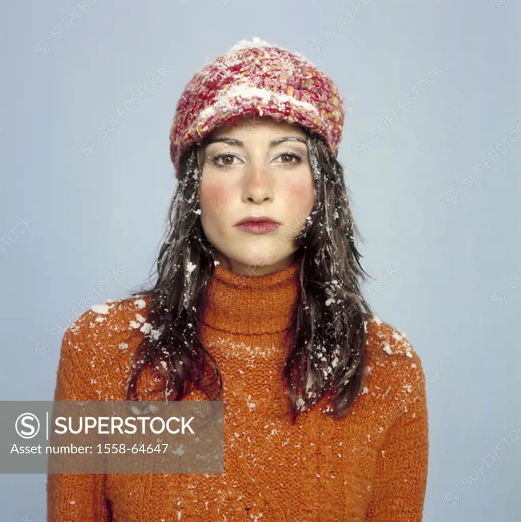 Woman, young, seriously, cap, portrait, angeschneit  Girls, brunette, dark-haired, long-haired, strict, dry, winter cap, wool cap, winter sweaters, wo...