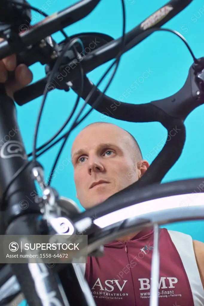 Cyclists, Rennrad, maintenance, detail,    20-30 years, man, athletes, bald head, bicyclists, bicycle, preparation, control, checkup,  , concentration...