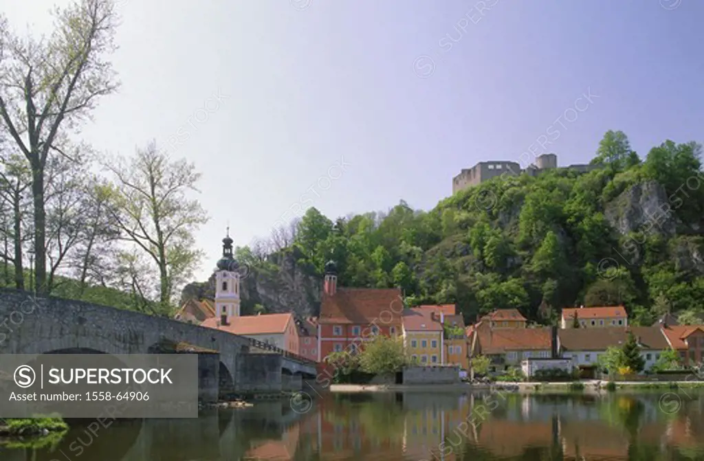 Germany, Bavaria, Oberpfalz, Kallmünz, view at the city, stone  Bridge, river Naab, summer Naabtal, city, stone bridge, skyline, church, town hall, mo...